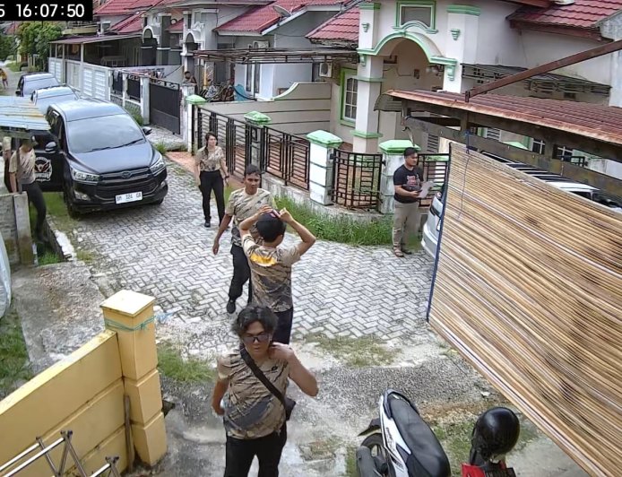 Keluarga JS Ungkap Kejanggalan Penggeledahan oleh Polda Riau