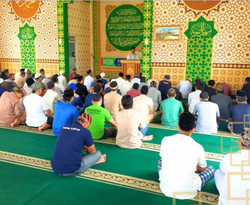 Sholat Jumat Petugas Dan Warga Binaan di Lapas Narkotika Rumbai