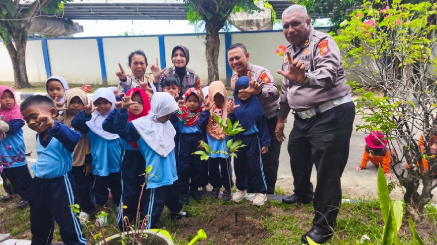 Edukasi Lalu Lintas dan Aksi Tanam Pohon Bersama Generasi Usia Dini di Taman Lalu Lintas Polda Riau